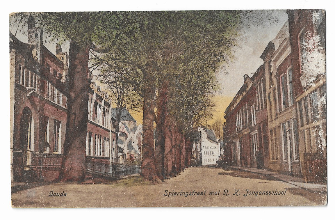 Gouda, Spieringstraat met R.K Jongensschool