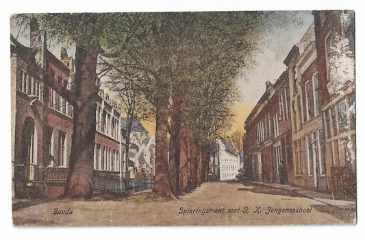 Gouda, Spieringstraat met R.K Jongensschool