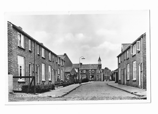 Sint-Annaland, Cureestraat(ligt scheurtje bovenin)