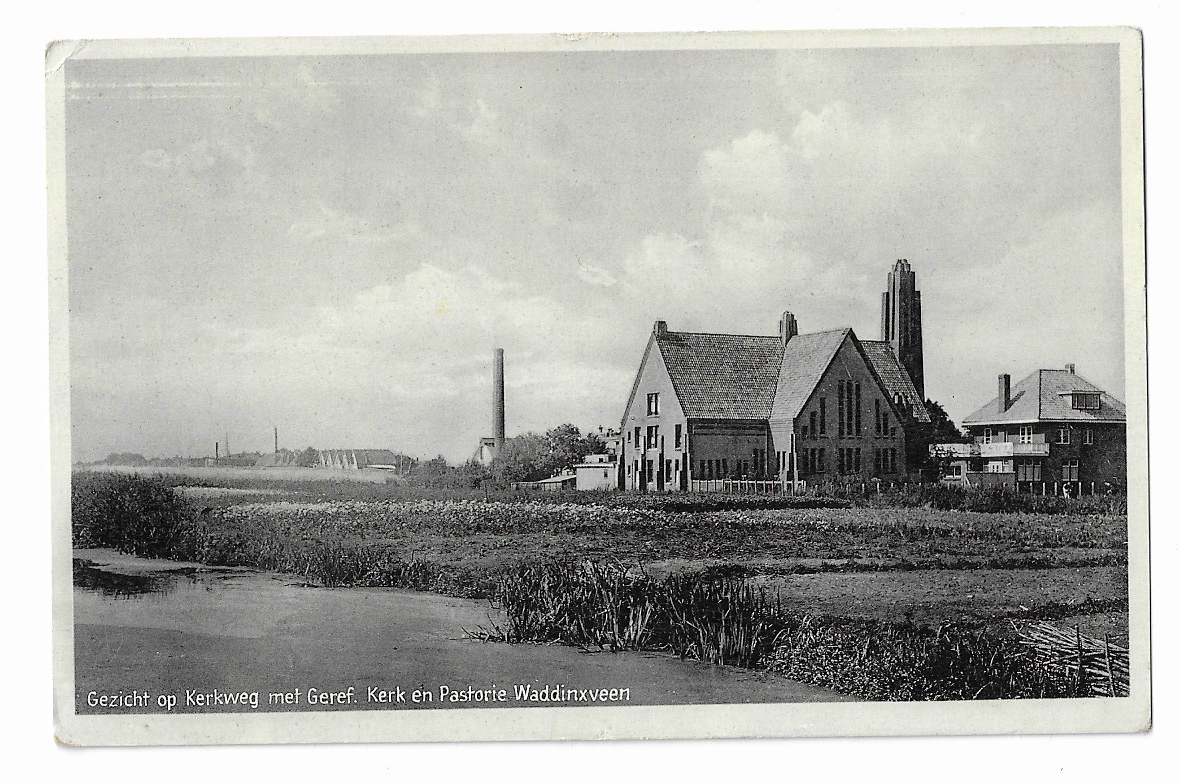 Waddinxveen, Gezicht op Geref. Kerk en pastorie