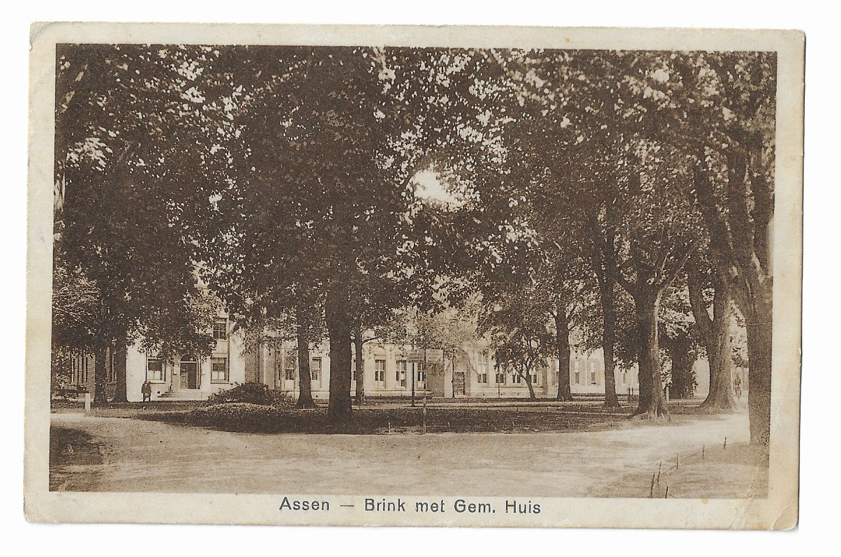 Assen, Brink met Gemeentehuis