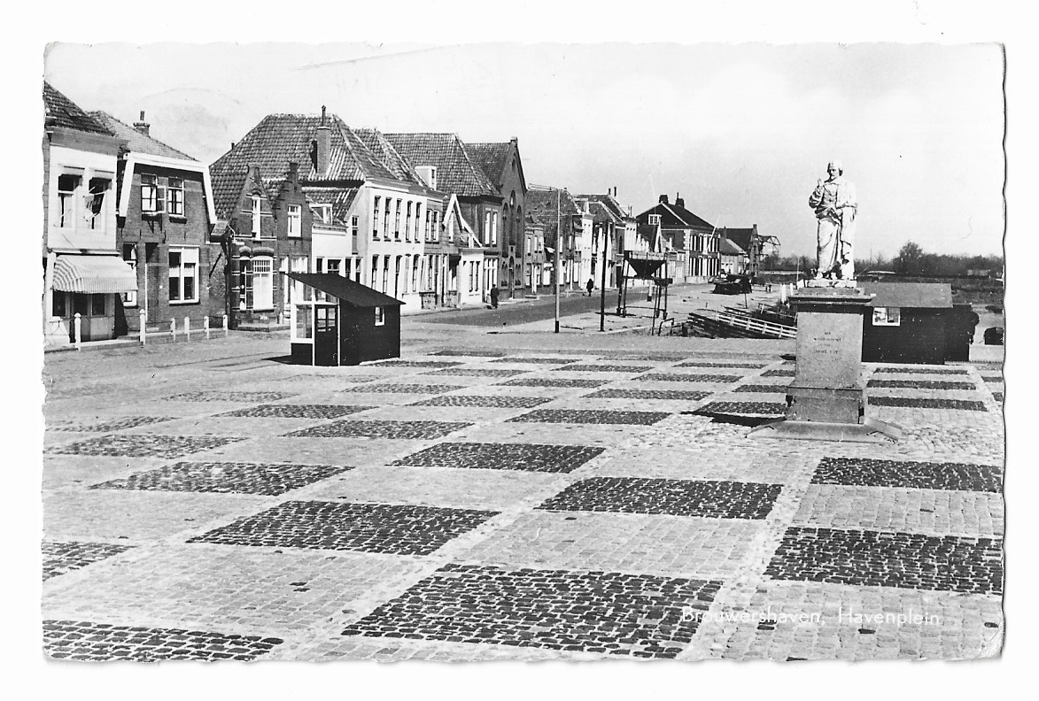 Brouwershaven, Havenplein