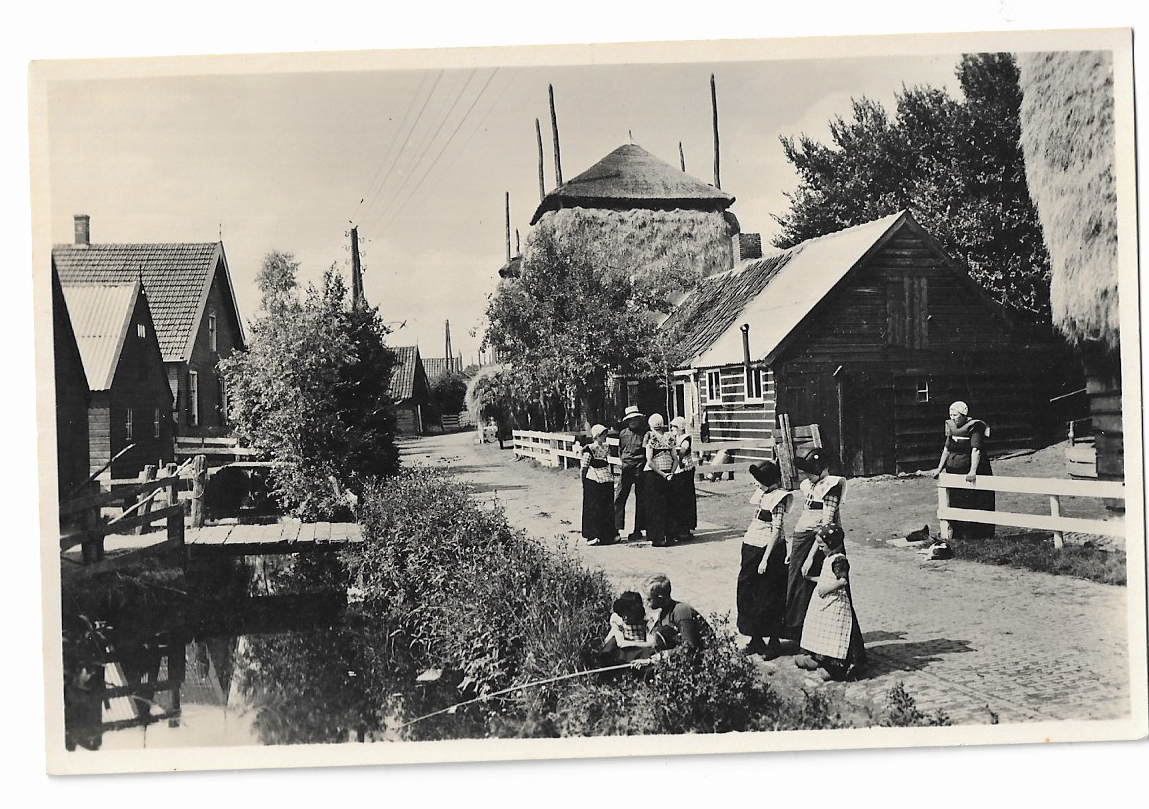 Bunschoten-Spakenburg Klederdracht,Dorpsgezicht