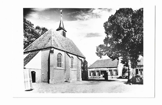 Bronkhorst, Kapel Anno 1344 met geveltje oud Burgemeestershuis 15e eeuw