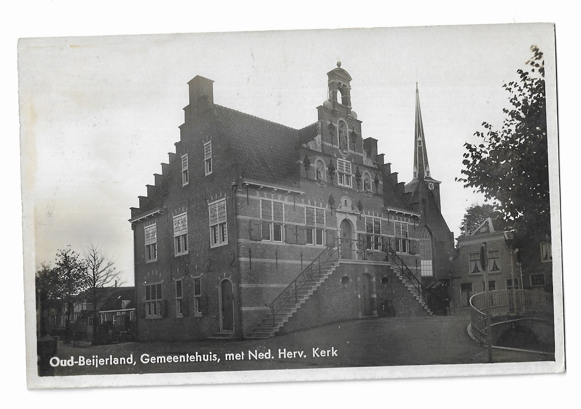 Oud Beijerland, Gemeentehuis met Ned.herv. Kerk