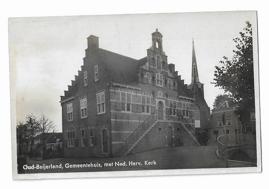 Oud Beijerland, Gemeentehuis met Ned.herv. Kerk