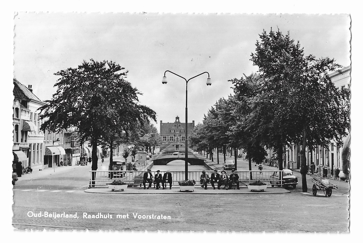 Oud Beijerland, Raadhuis met Voorstraten