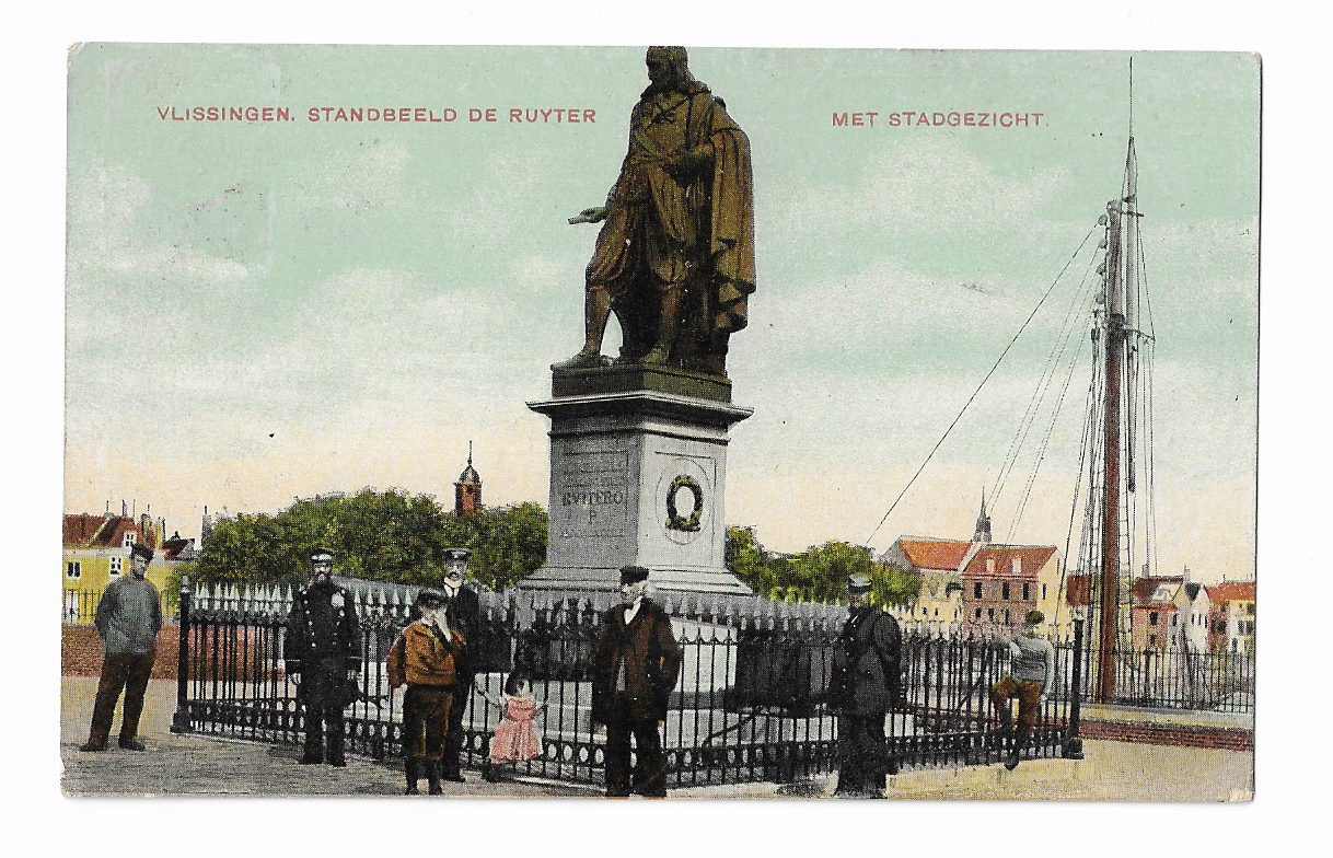 Vlissingen, Standbeeld De Ruyter met Stadsgezicht