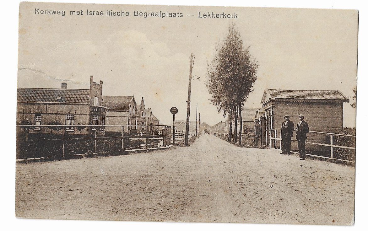 Lekkerkerk, Kerkweg met Israelitische Begraafplaats