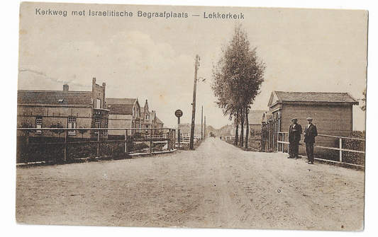 Lekkerkerk, Kerkweg met Israelitische Begraafplaats