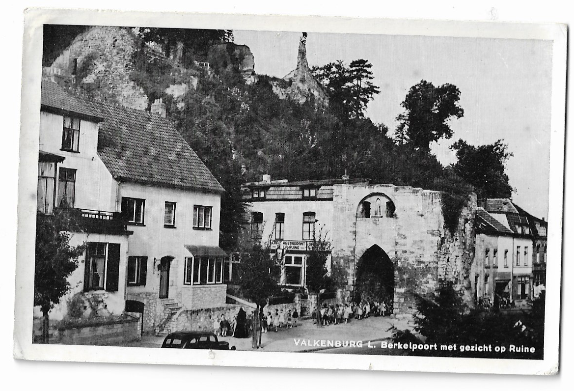 Valkenburg, L. Berkelpoort met gezicht op Ruine