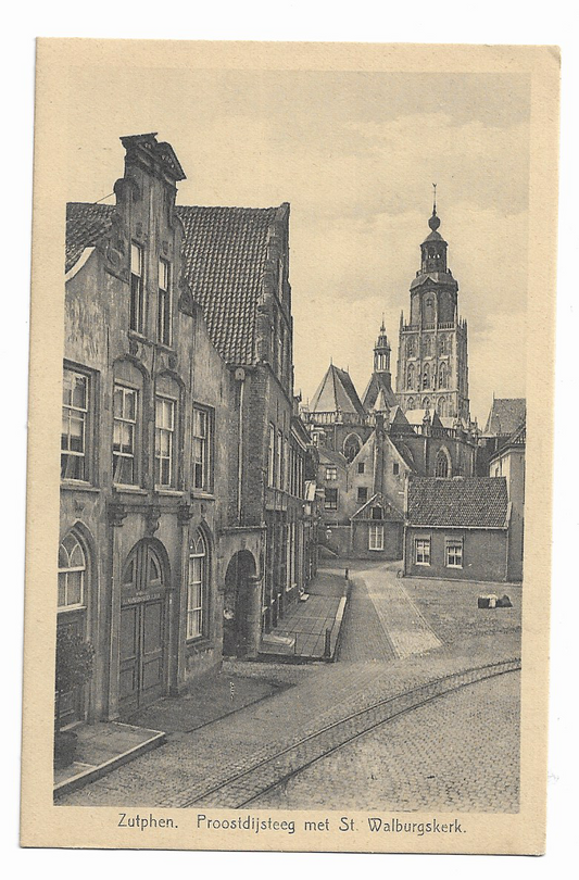 Zutphen, Proostdijsteeg met St.Walburgskerk