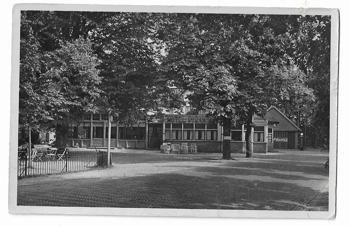 Hotel-Cafe- Restaurant De Pyramide van Austerlitz