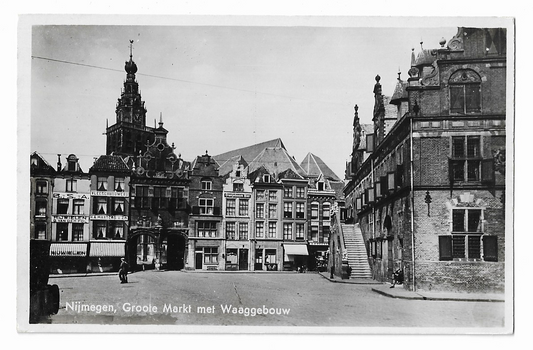 Nijmegen, Groote Markt met Waaggebouw